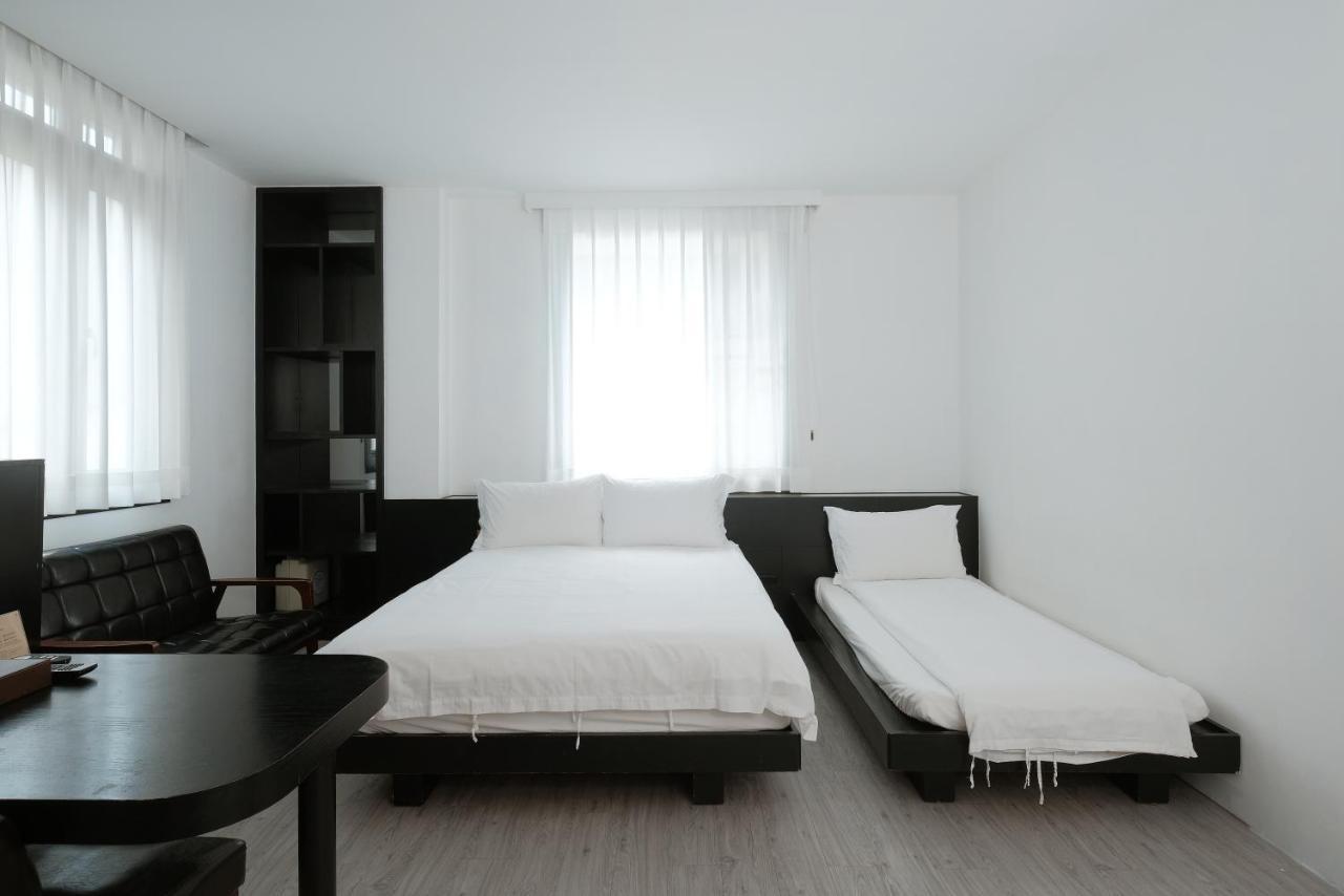 Journey Hostel Тайнань Экстерьер фото