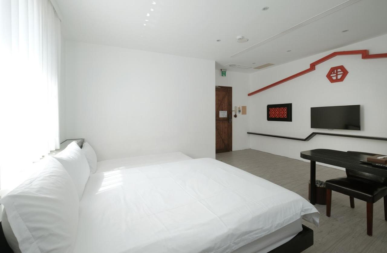 Journey Hostel Тайнань Экстерьер фото