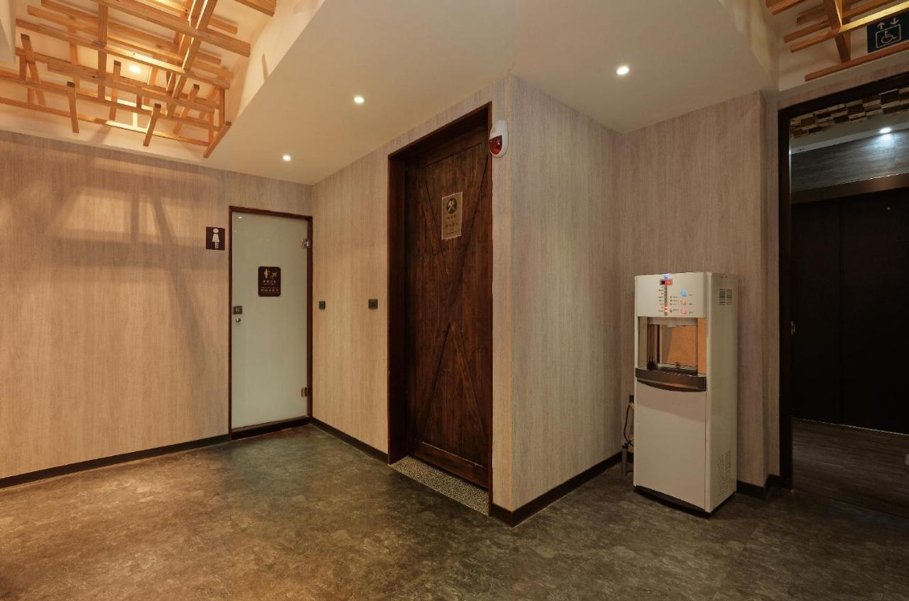 Journey Hostel Тайнань Экстерьер фото